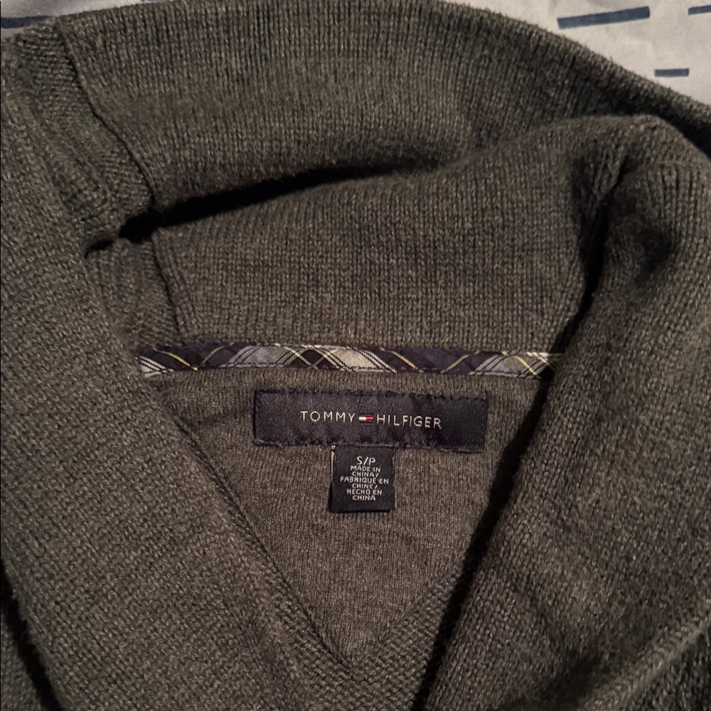 Tommy Hilfiger Men's Gray High Collar V-Neck Sweater